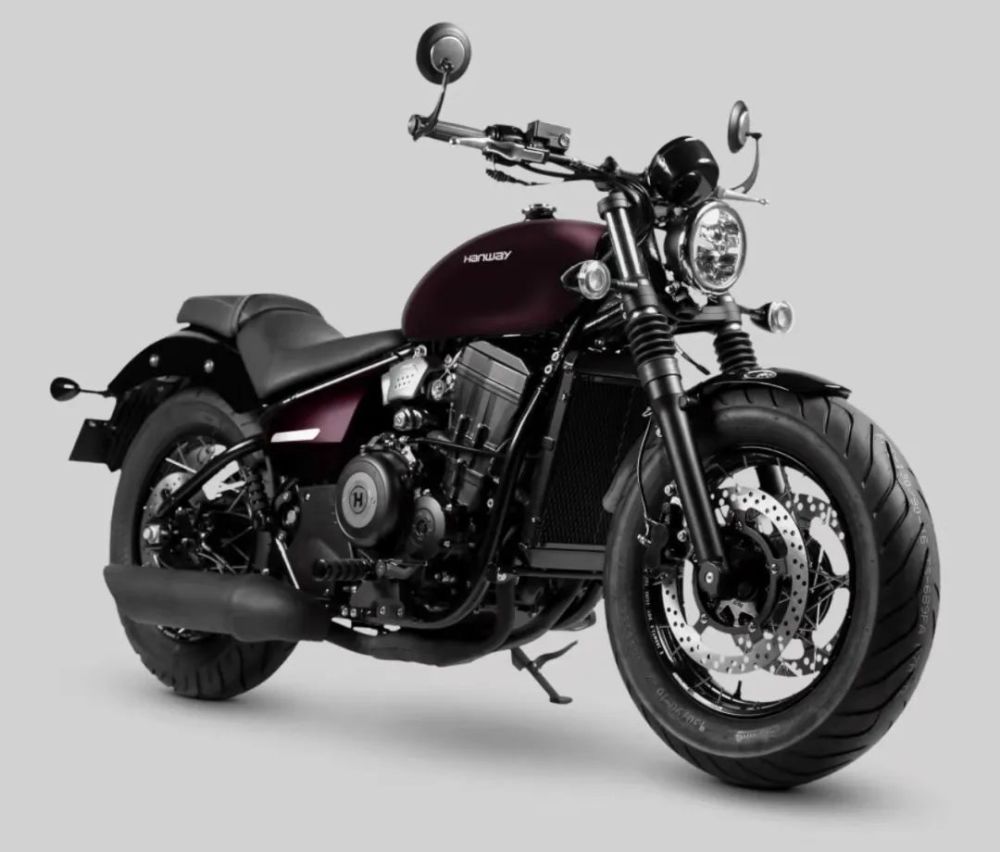 一辆纯正bobber风格的复古巡航车,这样看来汉威的外观设计还是成功的