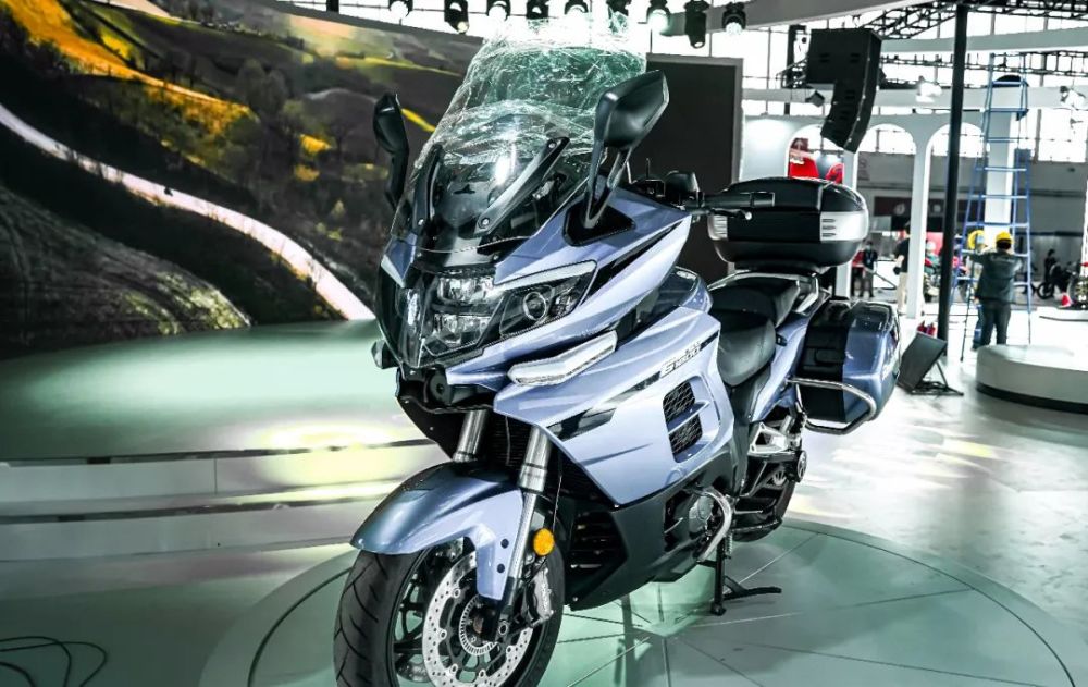 98万贝纳利1200gt闪耀北京摩展 经典三缸回归_腾讯新闻