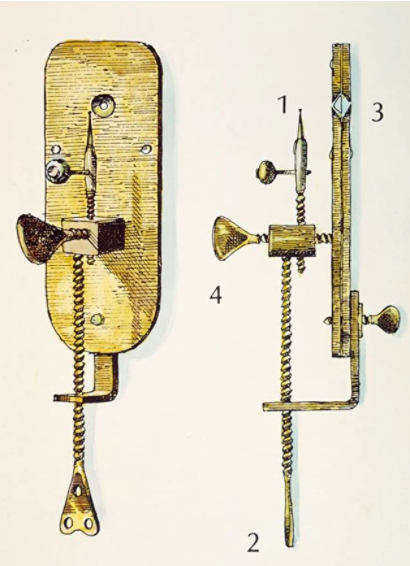 他最常使用的显微镜结构非常简单:一个金属板,一组螺纹旋钮,一个钢笔