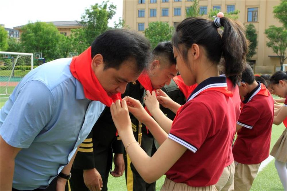 童心向党礼赞百年丨星河湾西交康桥小学举行少先队入队仪式