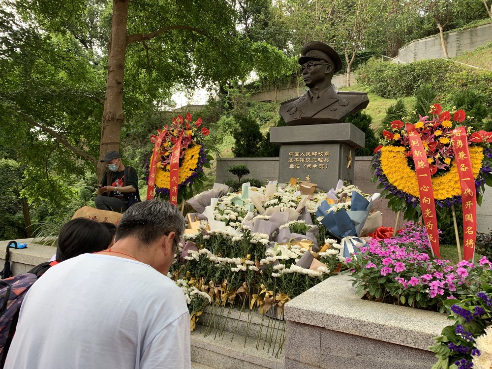 开国名将李人林雕像在惠州罗浮山落成