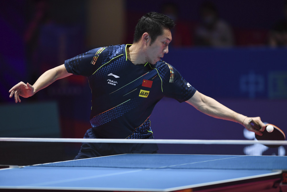 新华社记者张浩然摄5月29日,许昕在比赛中发球.新华社记者张浩然摄