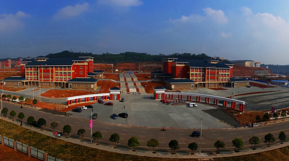 南京大学排行_中国大学100强,江苏拿到了15个席位,南大进入“全国五强”