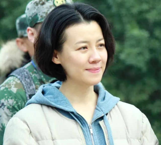 农妇专业户刘琳47岁拍戏赚钱让老公带娃活得低调又清醒