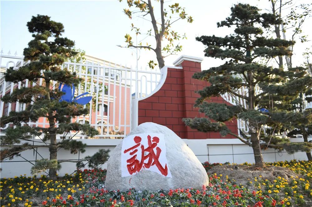商丘工学院附属兴华学校日月湖校区全面落成