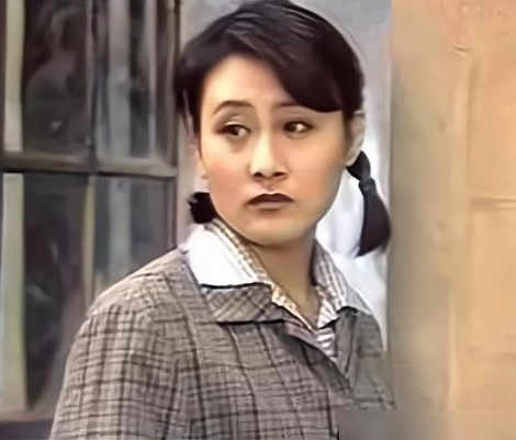 国家一级演员张凯丽:嫁投资大亨全家幸福至今,24岁女儿貌美如花