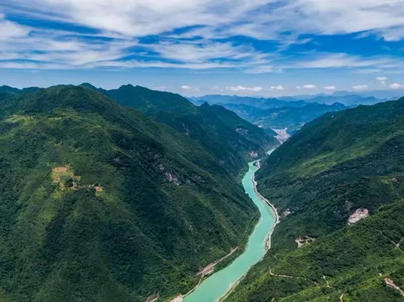 略阳全域在秦岭,地跨汉江,嘉陵江两大流域,是国家南水北调中线工程