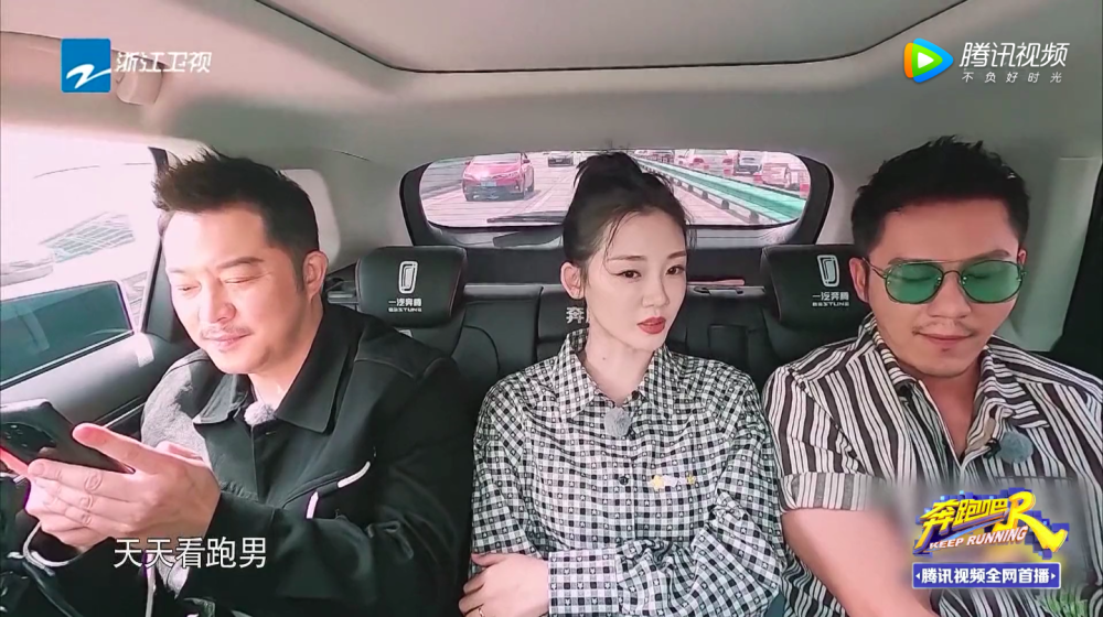 郑恺带老婆苗苗录跑男节目组惊喜送祝福夫妻首曝恋爱甜蜜细节