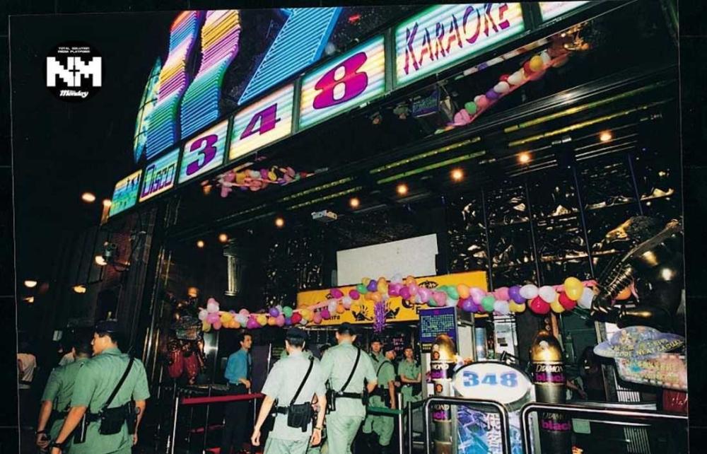 2000年9月,香港油麻地弥敦道348号,号称亚洲最大,最豪华的348的士高盛