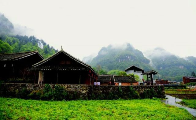 万山区谢桥街道牙溪村生态旅游助力乡村振兴