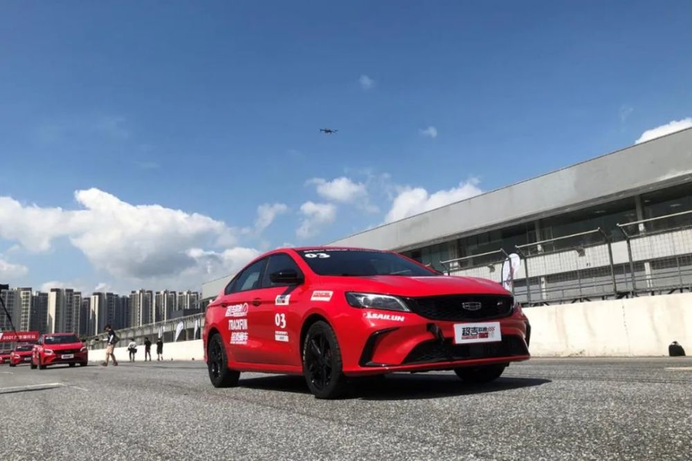 拿吉利新車瘋狂虐了一番結果竟然還挺爽 中國熱點