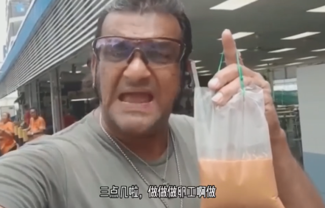 饮茶哥爱喝奶茶的新加坡猫王