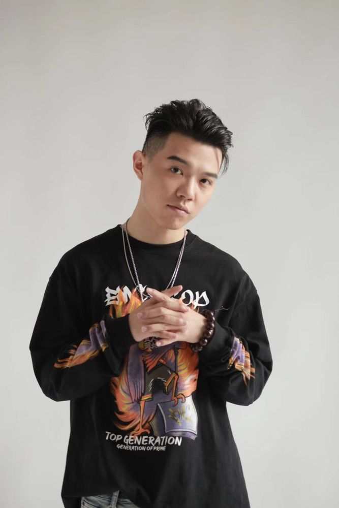 这次写歌,称得上是老胡khufu难得追"星"成功的机会,不过他坦言,三星堆