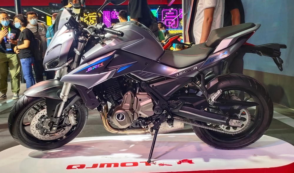 追700并没有采用贝纳利752发动机,而是搭载全新开发的700cc双缸水冷