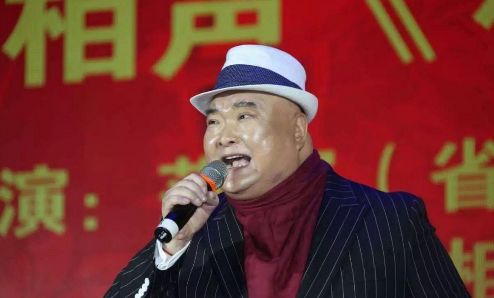 男,河南省豫北红脸王豫剧团团长曾在2000年2002年获得河南省第八届第