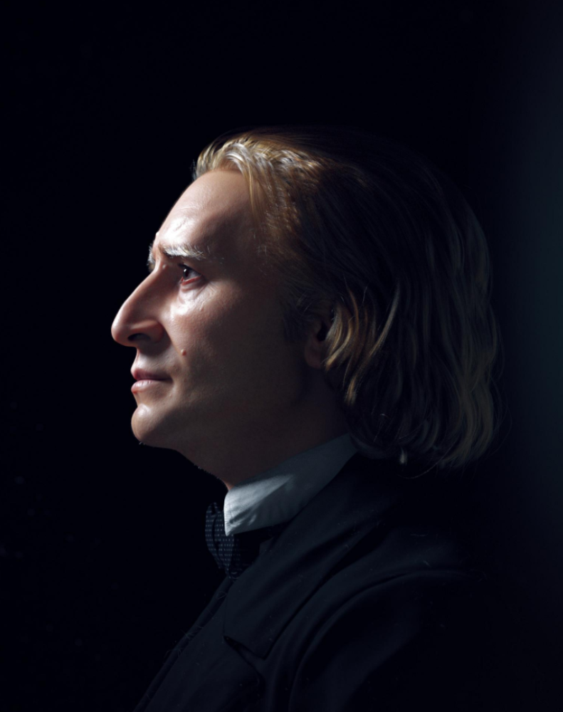 李斯特生活在1811到1886年之间,是浪漫主义时代的钢琴大神,也是作曲家