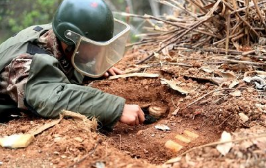 被骗了好久 用力踩地雷就不会爆炸 专家 照着做只会送命 全网搜