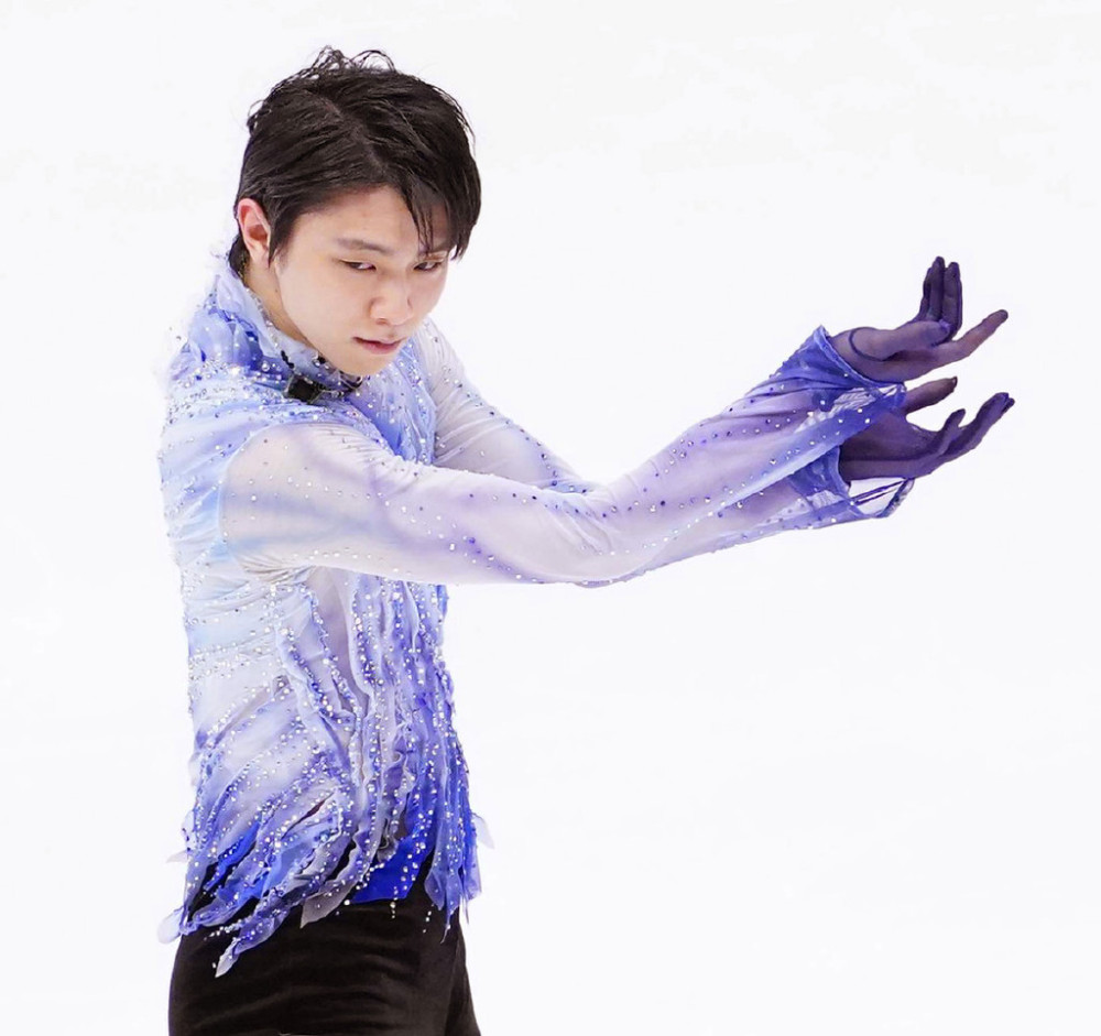 羽生结弦的考斯滕连水钻都是幻彩变色的也太美了