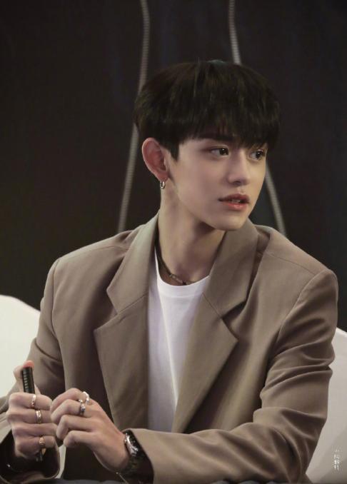 威神vlucas黄旭熙精选头像80张