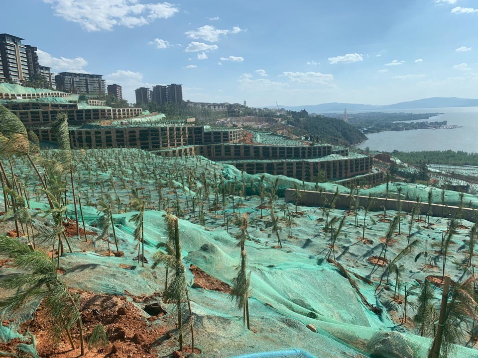 环滇池地产整改进行时:违规别墅被拆,看房团欲捡漏_腾讯新闻