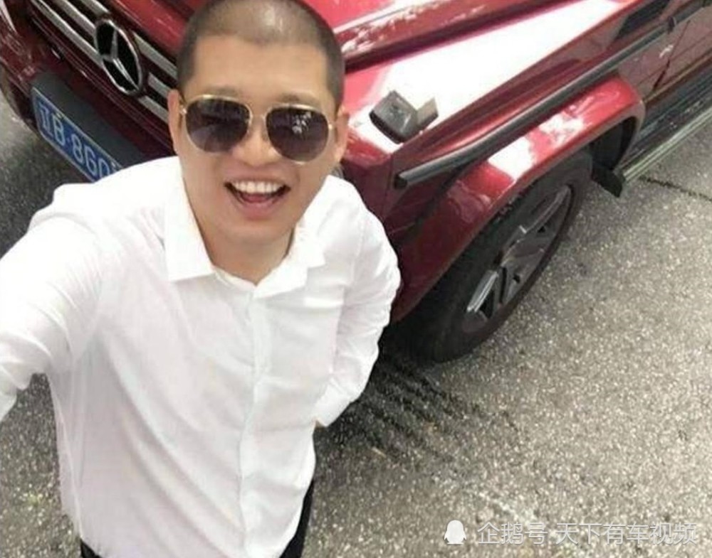 拥有两辆劳斯莱斯豪车的网红二驴,又斥资买布加迪,遭粉丝嘲讽