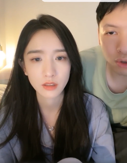 女演员晁然翻车,说老年人买桃酥是侮辱她,曾与谭松韵刘昊然合作拍戏