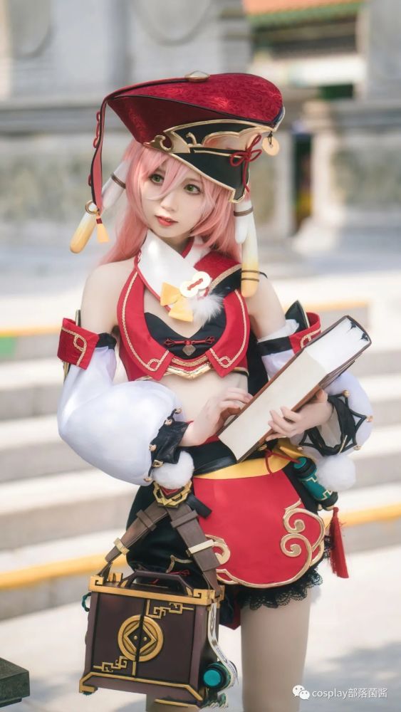 cos:二次元cos大赏原神烟绯cos正片@依川川