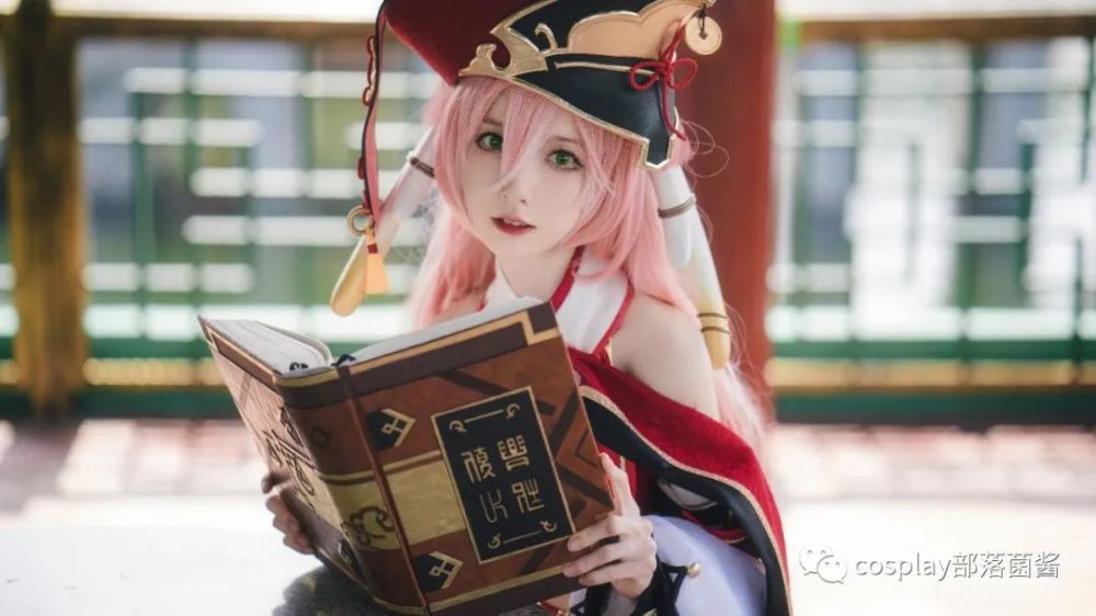 cos:二次元cos大赏原神烟绯cos正片@依川川