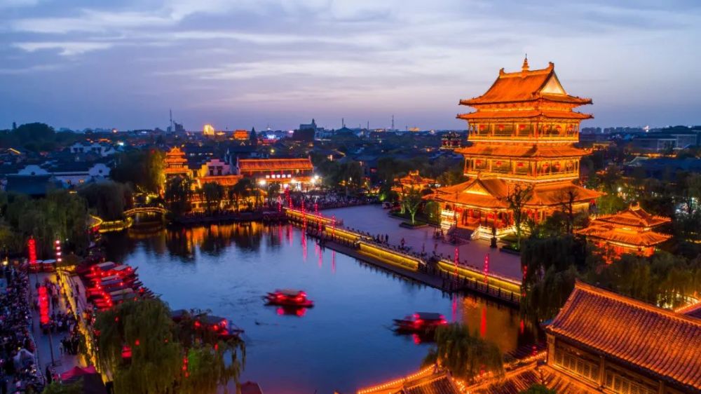 大运河文旅主题宣传片摄制组走进台儿庄古城!