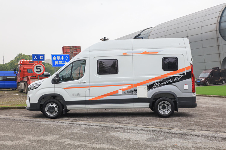 舜宇v90加长轴超高顶b型房车,6座设计全家坐得下能洗浴做饭