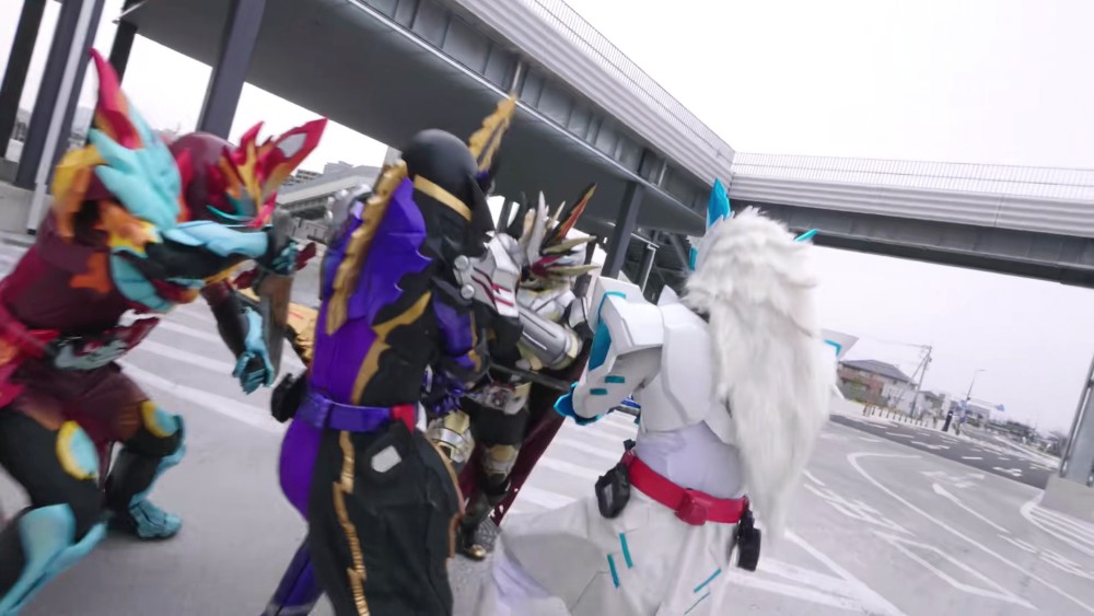 贤人打算牺牲自己飞羽真打败莲尤里有封印伊扎克的能力