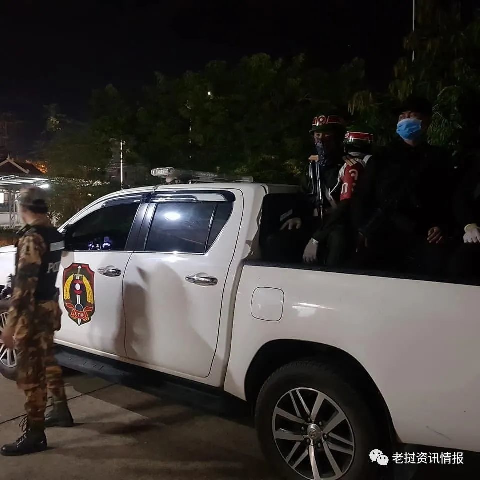 加油老挝万象市警察全力战疫严格防疫严控群聚