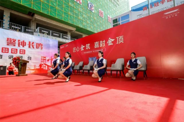 日月湖畔的新地王，“长”得是真快！