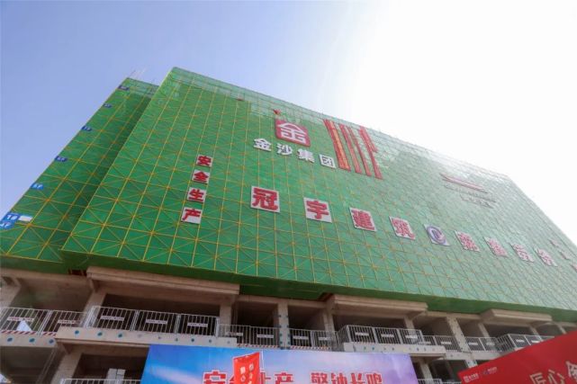 日月湖畔的新地王，“长”得是真快！