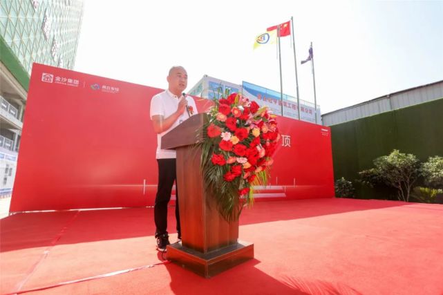 日月湖畔的新地王，“长”得是真快！