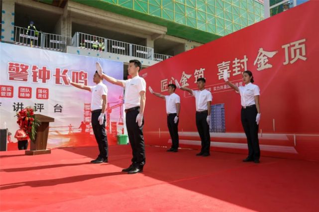 日月湖畔的新地王，“长”得是真快！