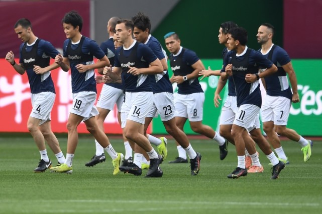 赢定了!关岛男足无对抗停球5米远,主教练和球员才认识几天