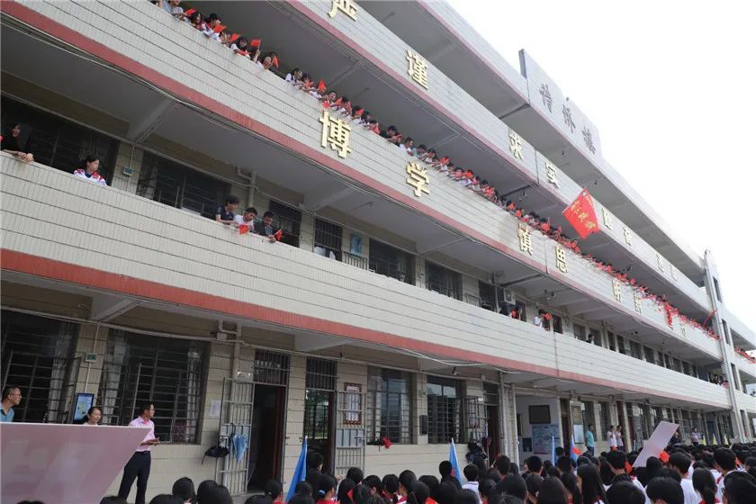高考加油南安这所中学喊楼助威学弟学妹送歌壮行