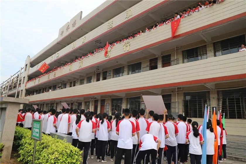 高考加油南安这所中学喊楼助威学弟学妹送歌壮行