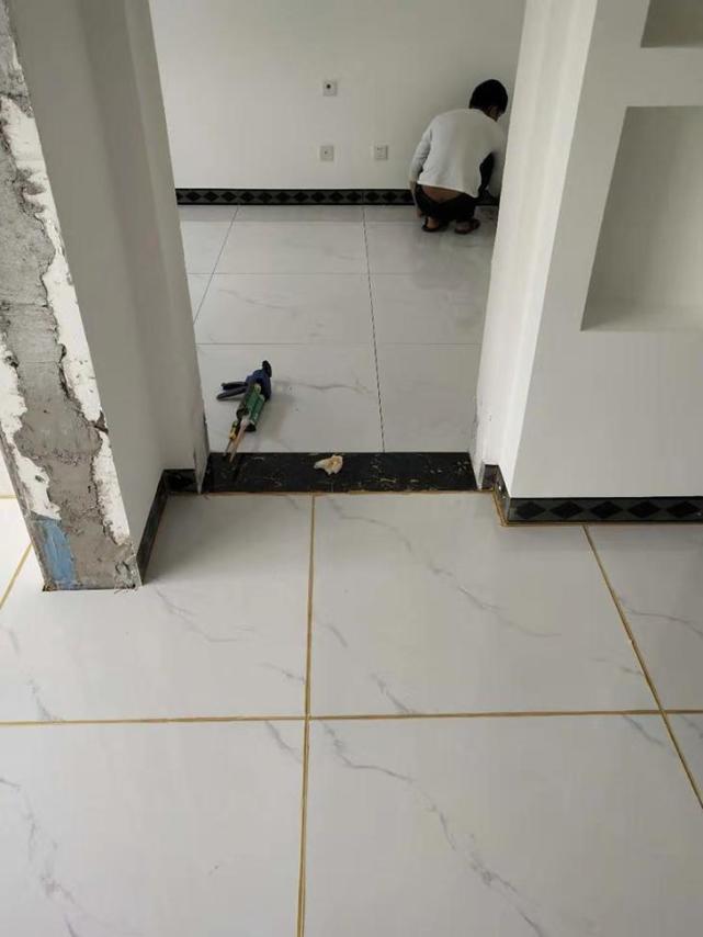 装修时坚持不用门槛石三年后朋友都以为我后悔了我反而很庆幸