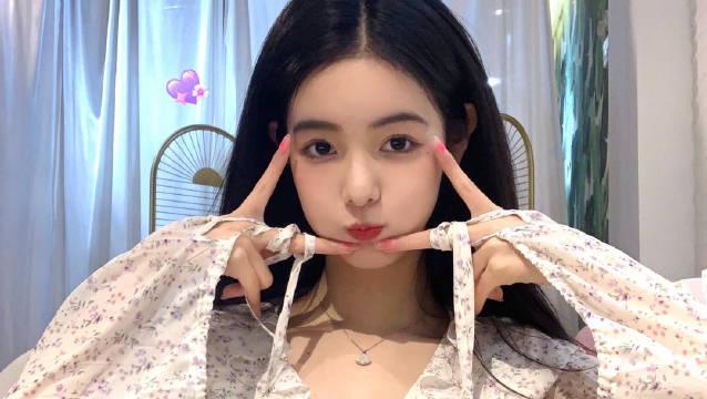 吴亦凡绯闻女友曝光13岁成一级运动员曾晒激吻照