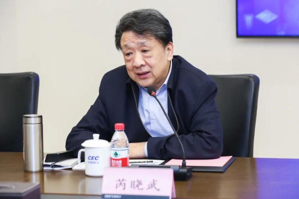 而芮杏文同志的儿子在后来也是干得非常的出色,他就是芮晓武,大家知道