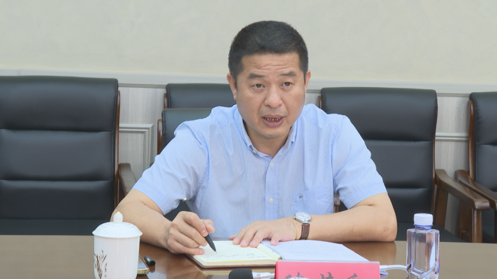 陈茂和代院长一行实地察看了松溪法院诉讼服务中心,执