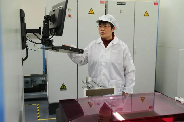 胡丽丽是谁呢,她是中国科学院上海光机工学博士,研究员,现任中国科学