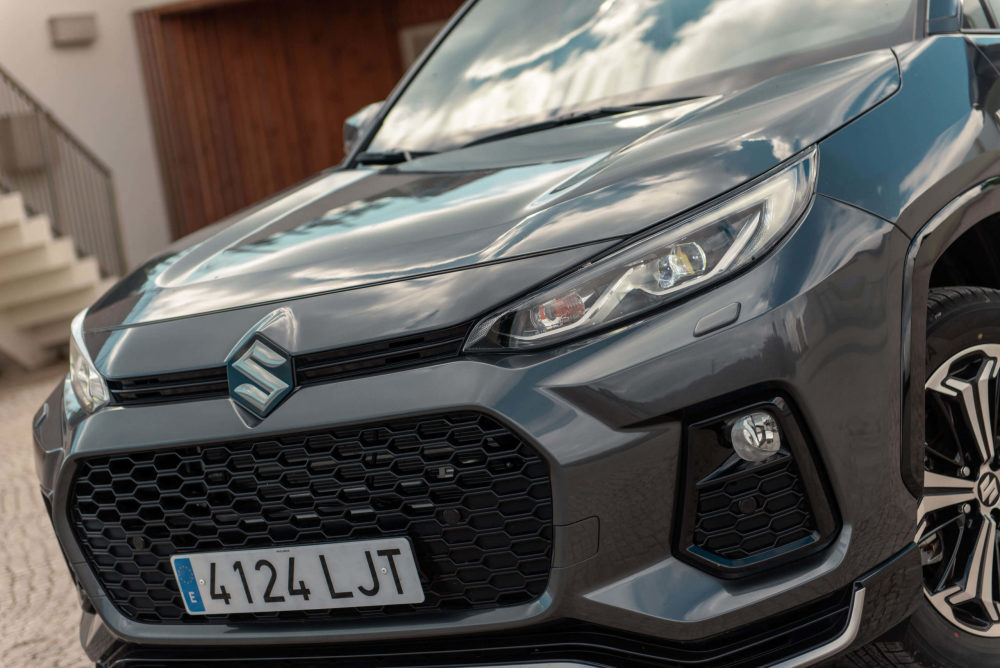 全新铃木across插电式混合动力suvrav4的同胞