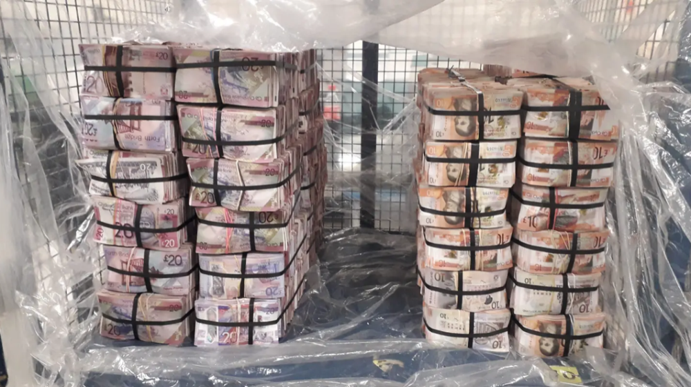 英国伦敦警方查获500万英镑赃款,罪犯将