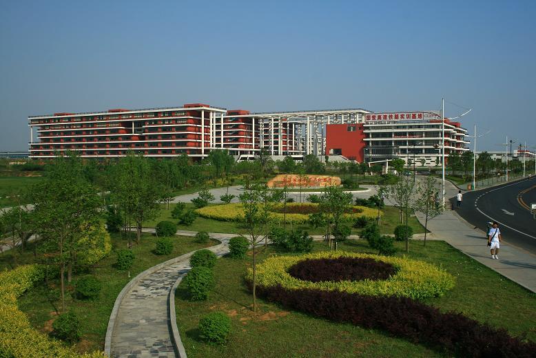 高考只有380分?可考虑下武汉这所大学,毕业薪资能让本科生眼红