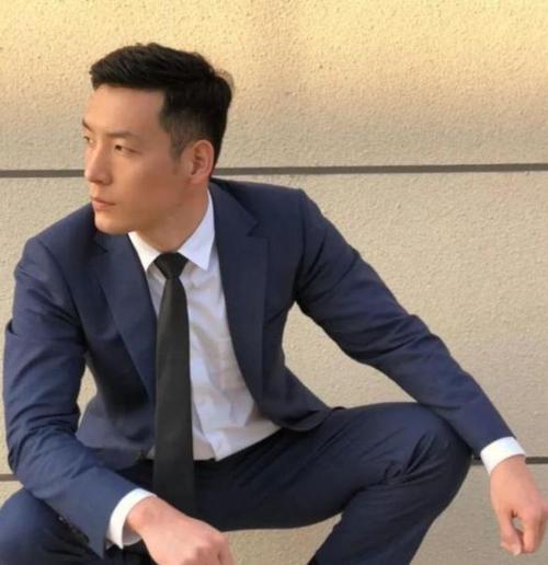 厦大一男教师因帅气走红外表帅气学生厦大的吴彦祖