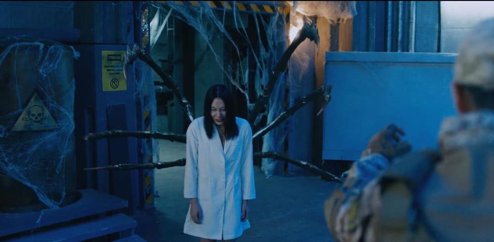 科幻片《巨蛛》上映,于荣光6分钟戏份引热议,电影乱象何时休_腾讯新闻