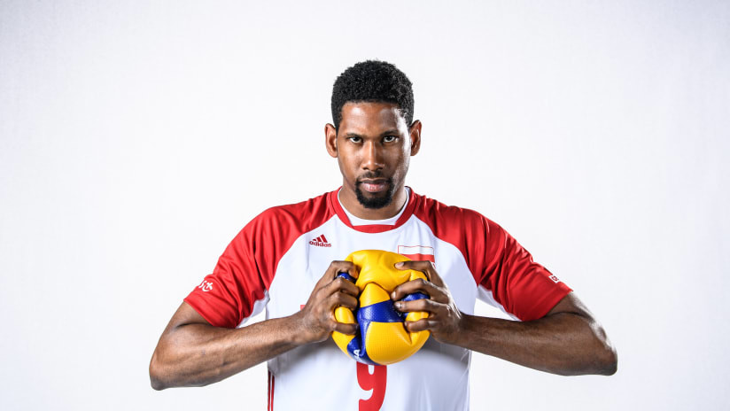 1356km波兰男排古巴裔球员莱昂打破发球时速世界纪录